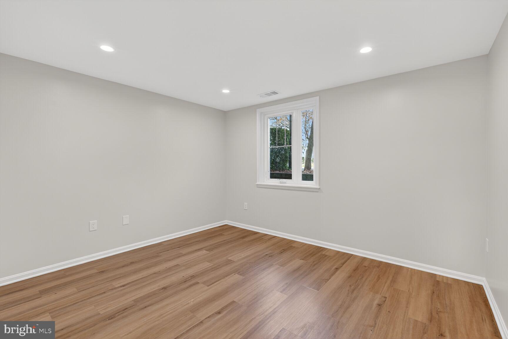 DUNDREE KNOLL - Residential