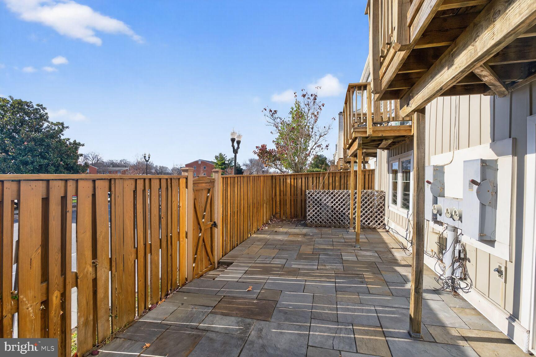 DUNDREE KNOLL - Residential