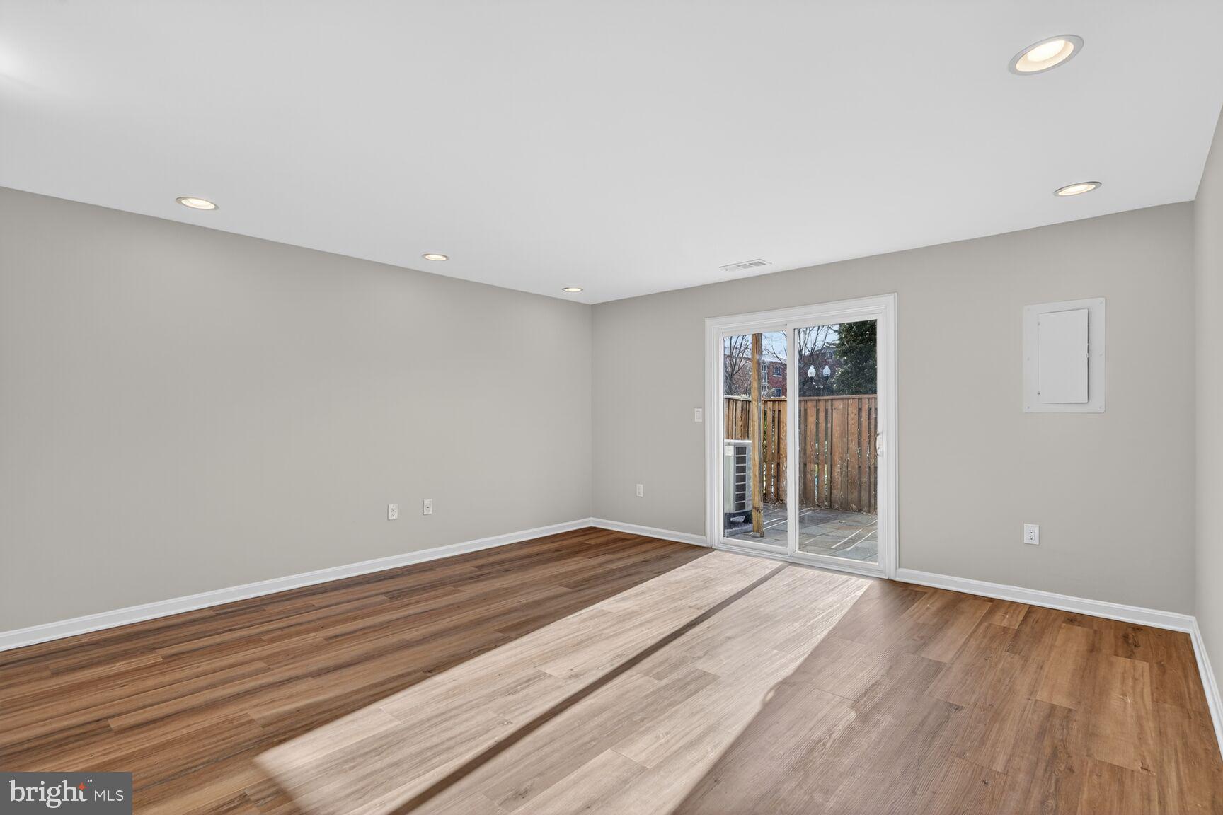 DUNDREE KNOLL - Residential