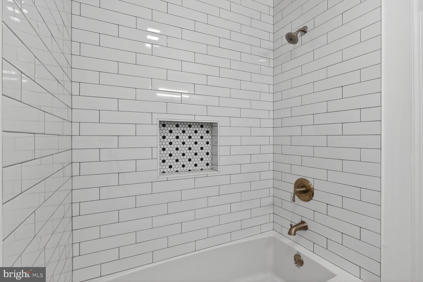 DUNDREE KNOLL - Residential