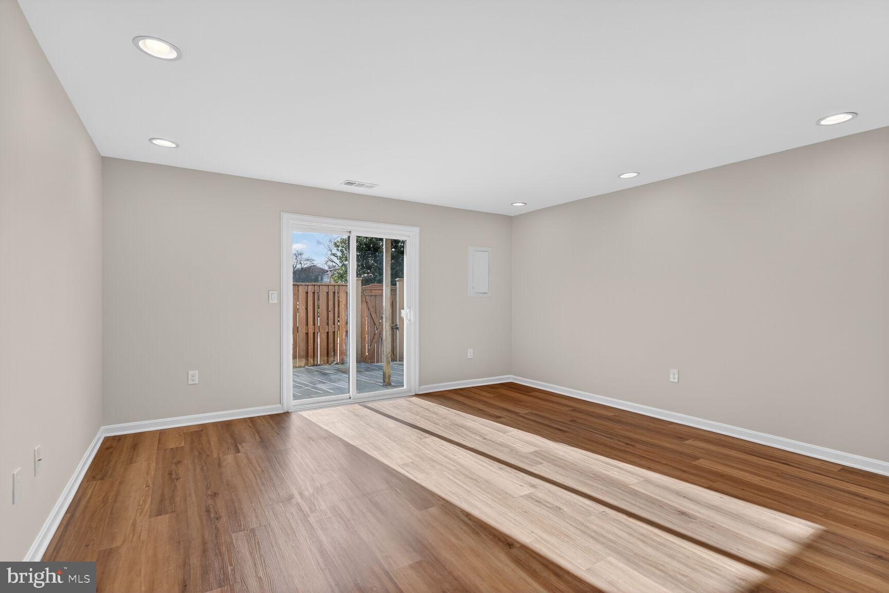 DUNDREE KNOLL - Residential