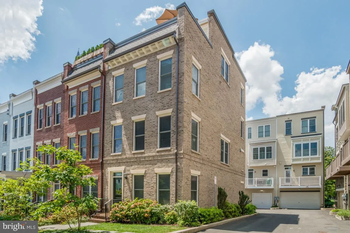 2889 Chancellors Way NE, Washington, DC 20017