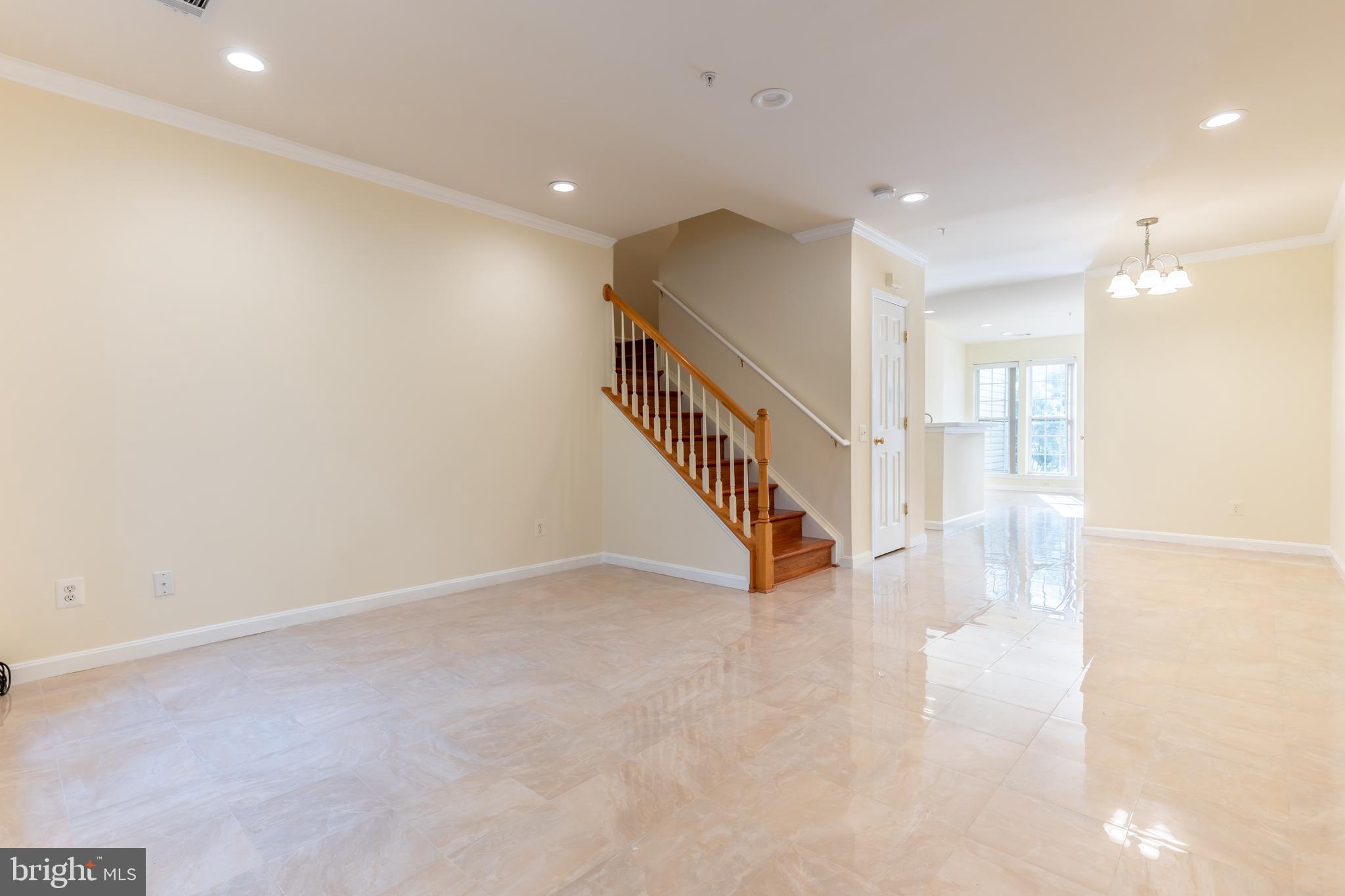 355 FALLSGROVE DRIVE 53