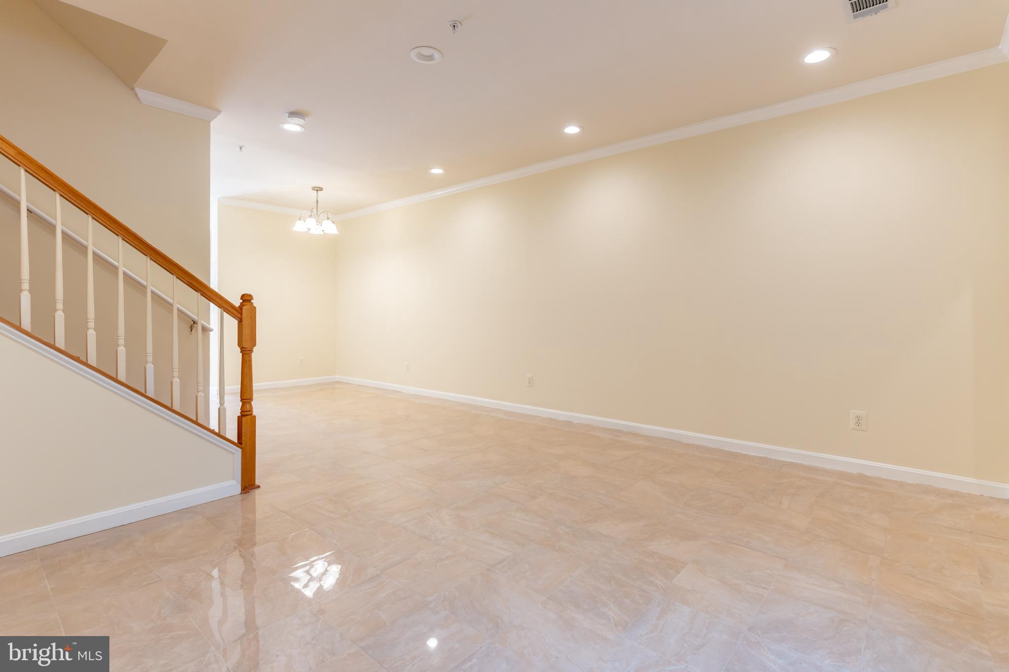 355 FALLSGROVE DRIVE 53