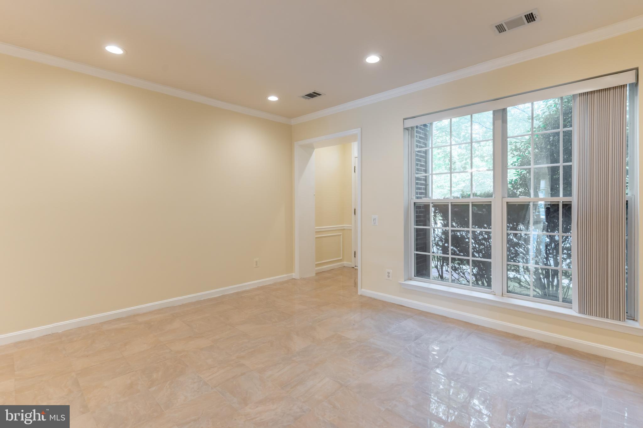 355 FALLSGROVE DRIVE 53