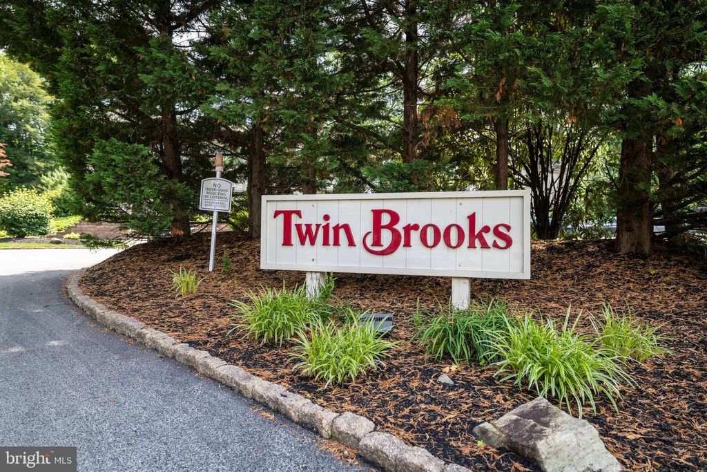 Photo of 18 Twin Brooks Drive, WILLOW GROVE, PA 19090 (MLS # PAMC2160166)