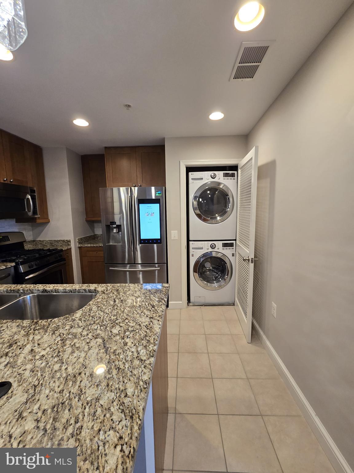 MIDTOWN AT RESTON TOWN CENTER - Residential Lease