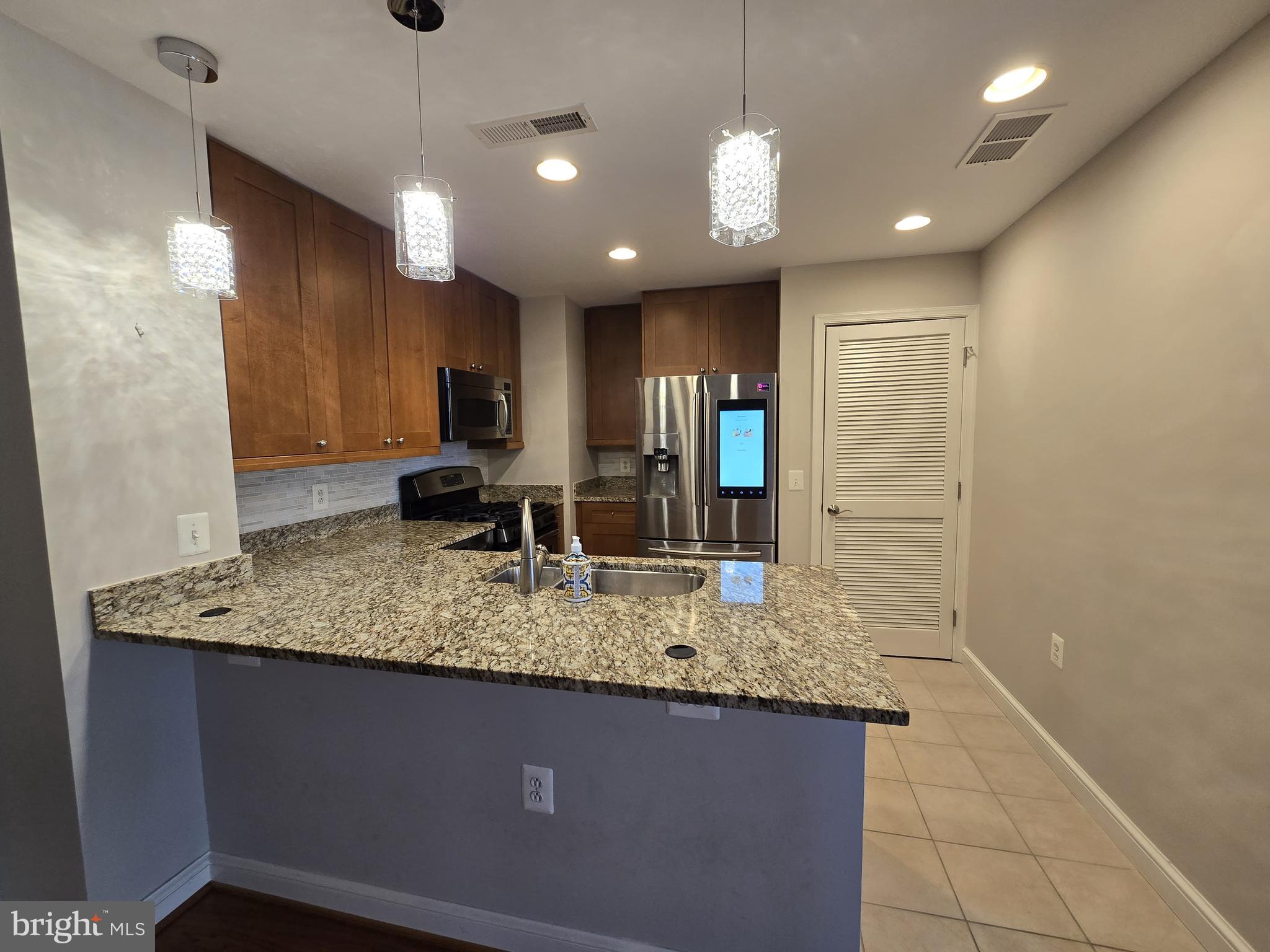 MIDTOWN AT RESTON TOWN CENTER - Residential Lease