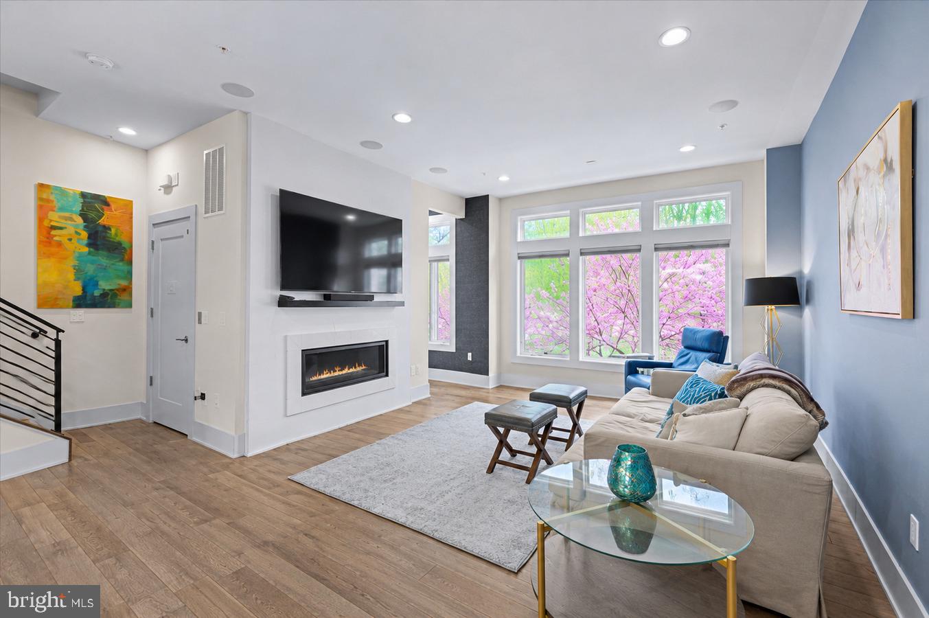406 BARLOW PLACE