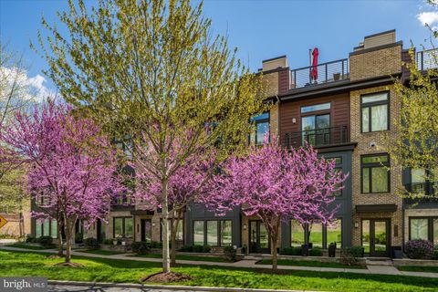Photo of 406 Barlow Place, BETHESDA, MD 20814 (MLS # MDMC2209652)
