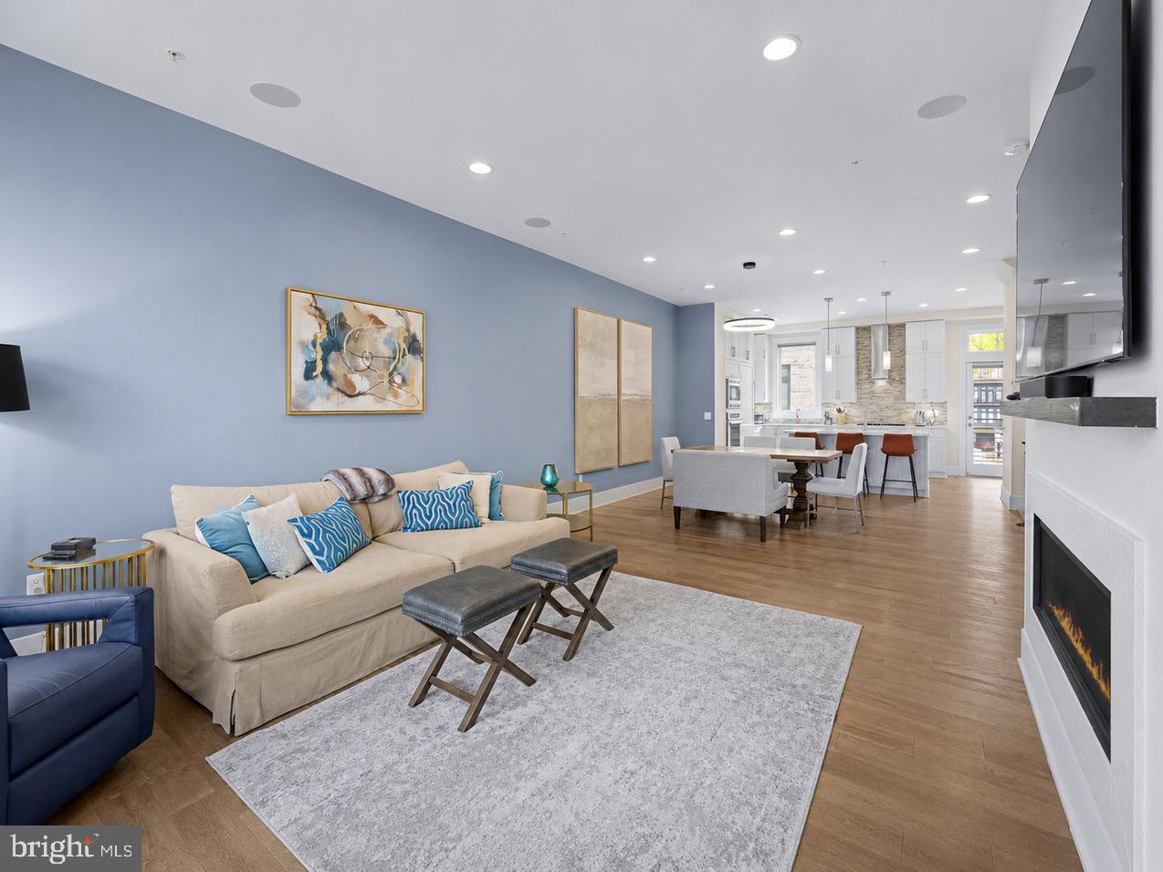 406 BARLOW PLACE
