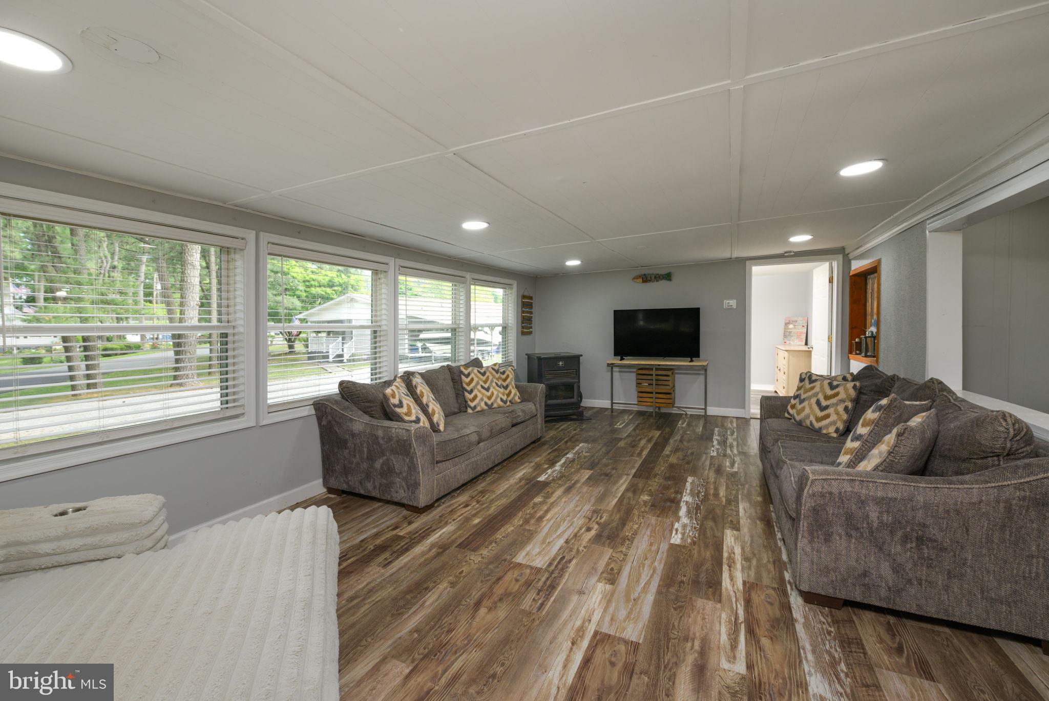 WHITE HOUSE BEACH - Residential