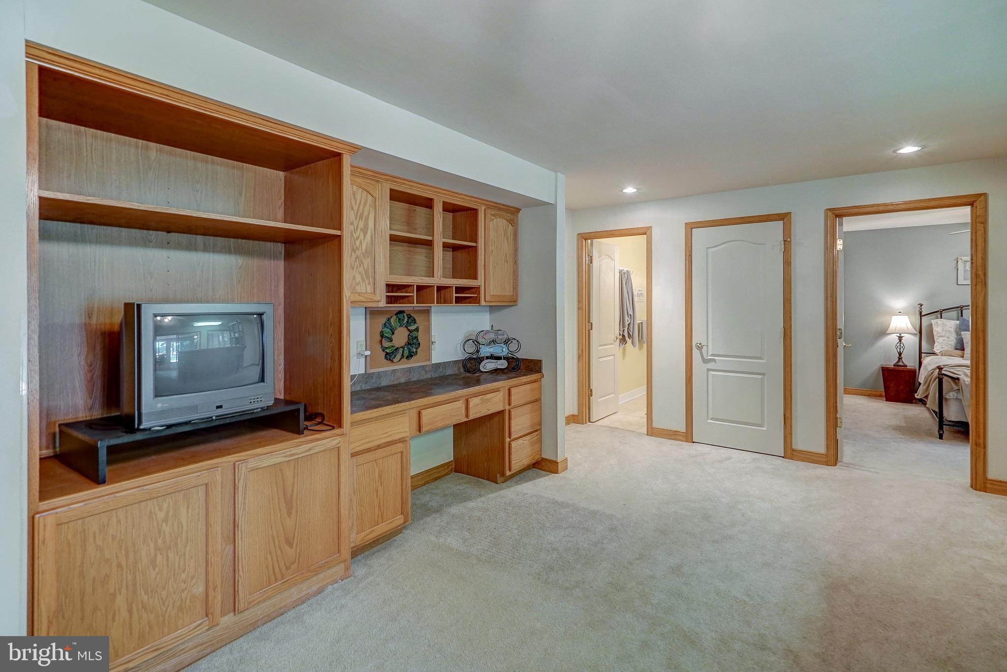 FRESHWATER ESTATES - Residential