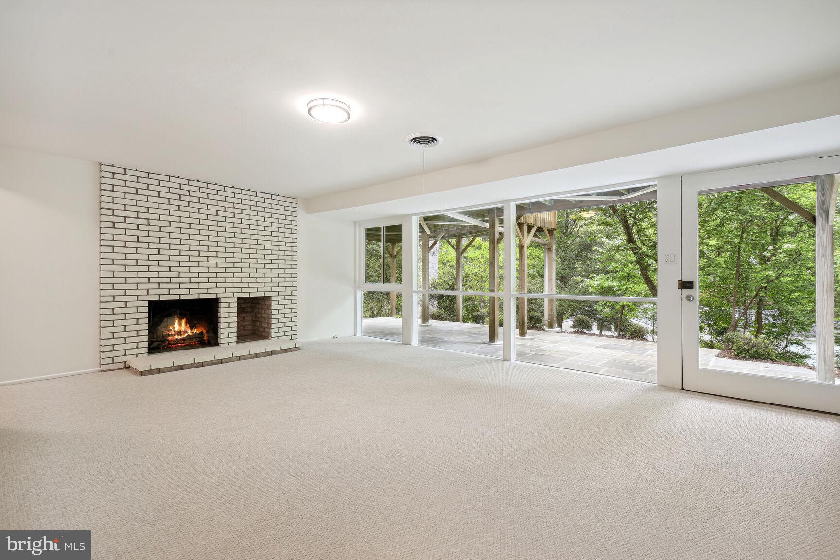 CARDEROCK SPRINGS - Residential