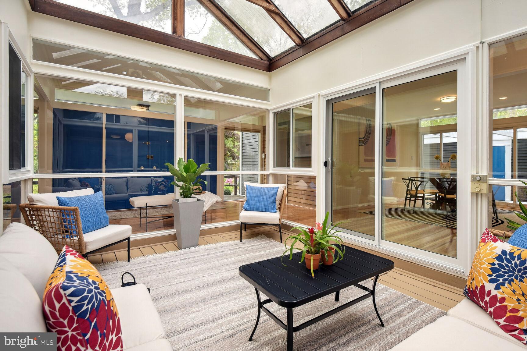 CARDEROCK SPRINGS - Residential