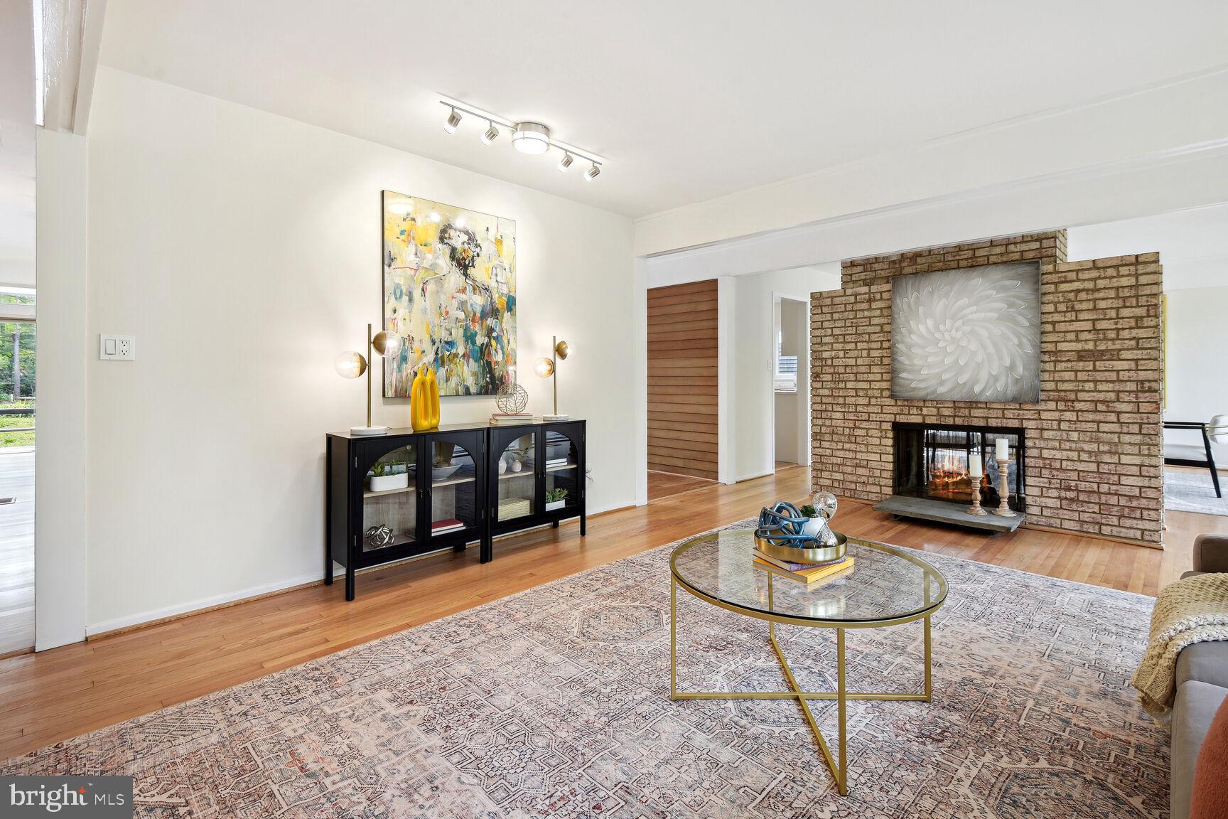 CARDEROCK SPRINGS - Residential