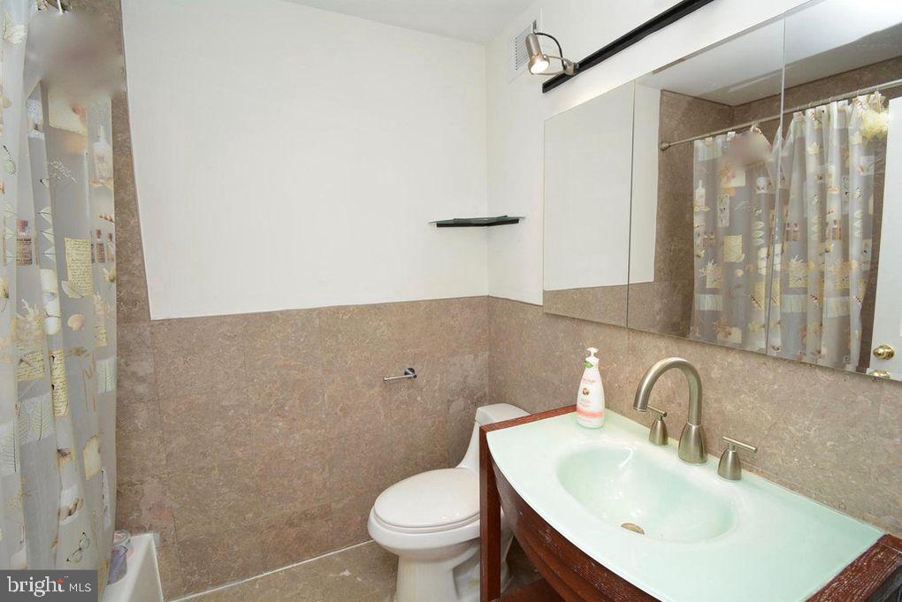 CARRIAGE PARK - Residential Lease