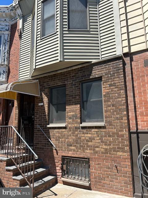 Charming South Philly Rowhome – Move-In Ready!
Welcome to 2644 S. Camac Street, a beautifully maintained 3-bedroom, 1 1/2-bathroom rowhome nestled on a quiet block in the heart of South Philadelphia. This delightful home offers the perfect blend of classic charm and modern updates, making it an ideal choice for first-time buyers, downsizers, or investors alike.
Step inside to a bright and inviting living room with ample natural light. The kitchen features updated cabinetry, countertops, and stainless steel appliances, making meal prep a breeze. Off the kitchen, you’ll find access to a private rear patio—perfect for summer grilling, container gardening, or simply relaxing outdoors.
Upstairs, three generously sized bedrooms provide plenty of comfort. The basement offers extra storage space, laundry area, and the potential to finish for additional living space.
Enjoy the unbeatable convenience of living just steps from Oregon Avenue and Broad Street, public transit (Snyder Station is nearby), shopping, cafes, and neighborhood favorites like Marconi Plaza, the sports complex, and the bustling East Passyunk corridor.
Don’t miss this fantastic opportunity to own a charming, low-maintenance home in one of Philadelphia’s most vibrant neighborhoods!