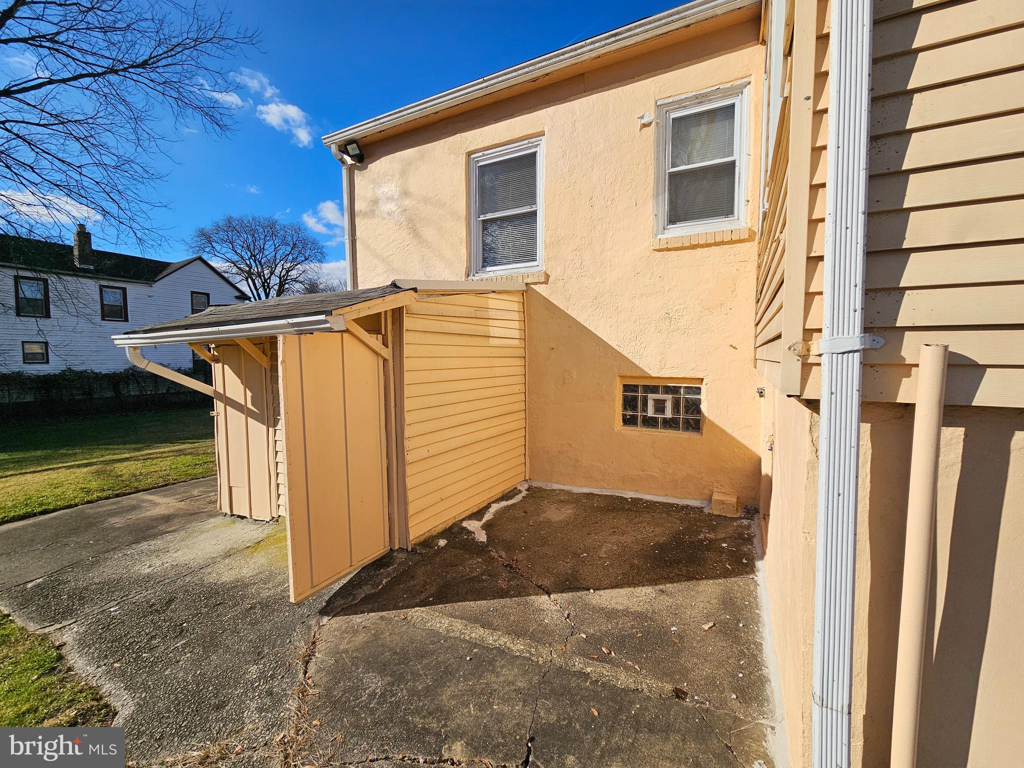 CRESTMONT - Residential Lease