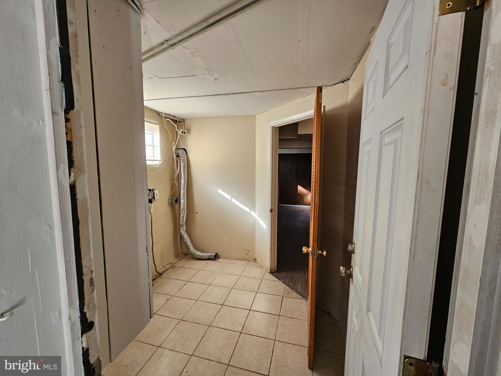 CRESTMONT - Residential Lease