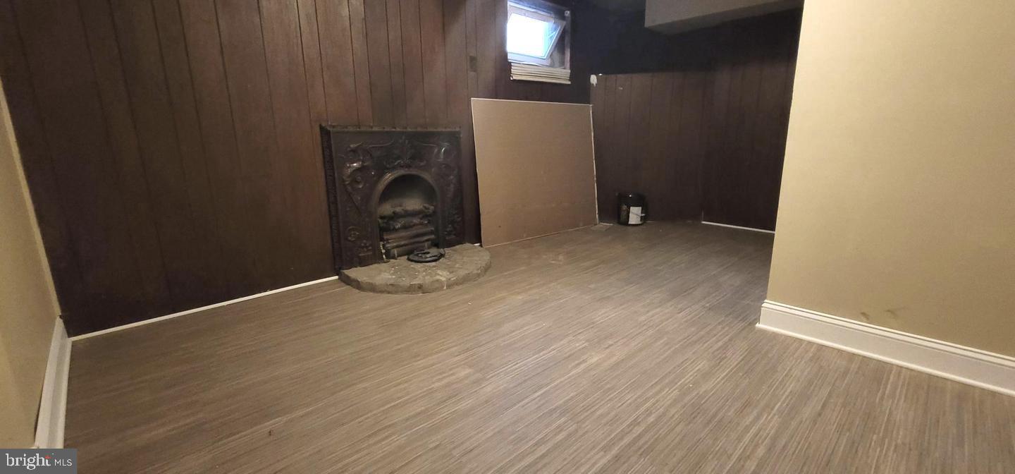 CRESTMONT - Residential Lease