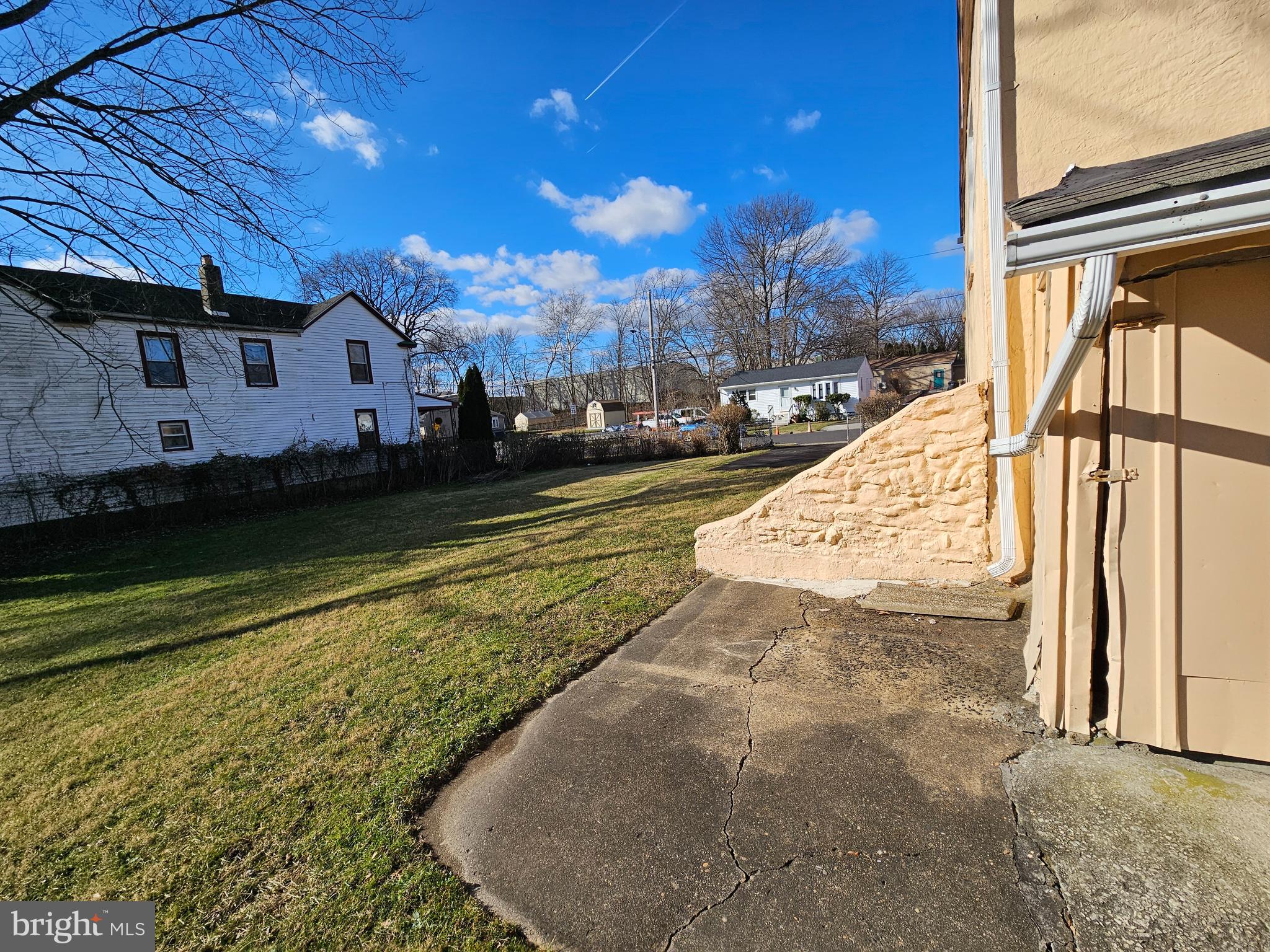 CRESTMONT - Residential Lease