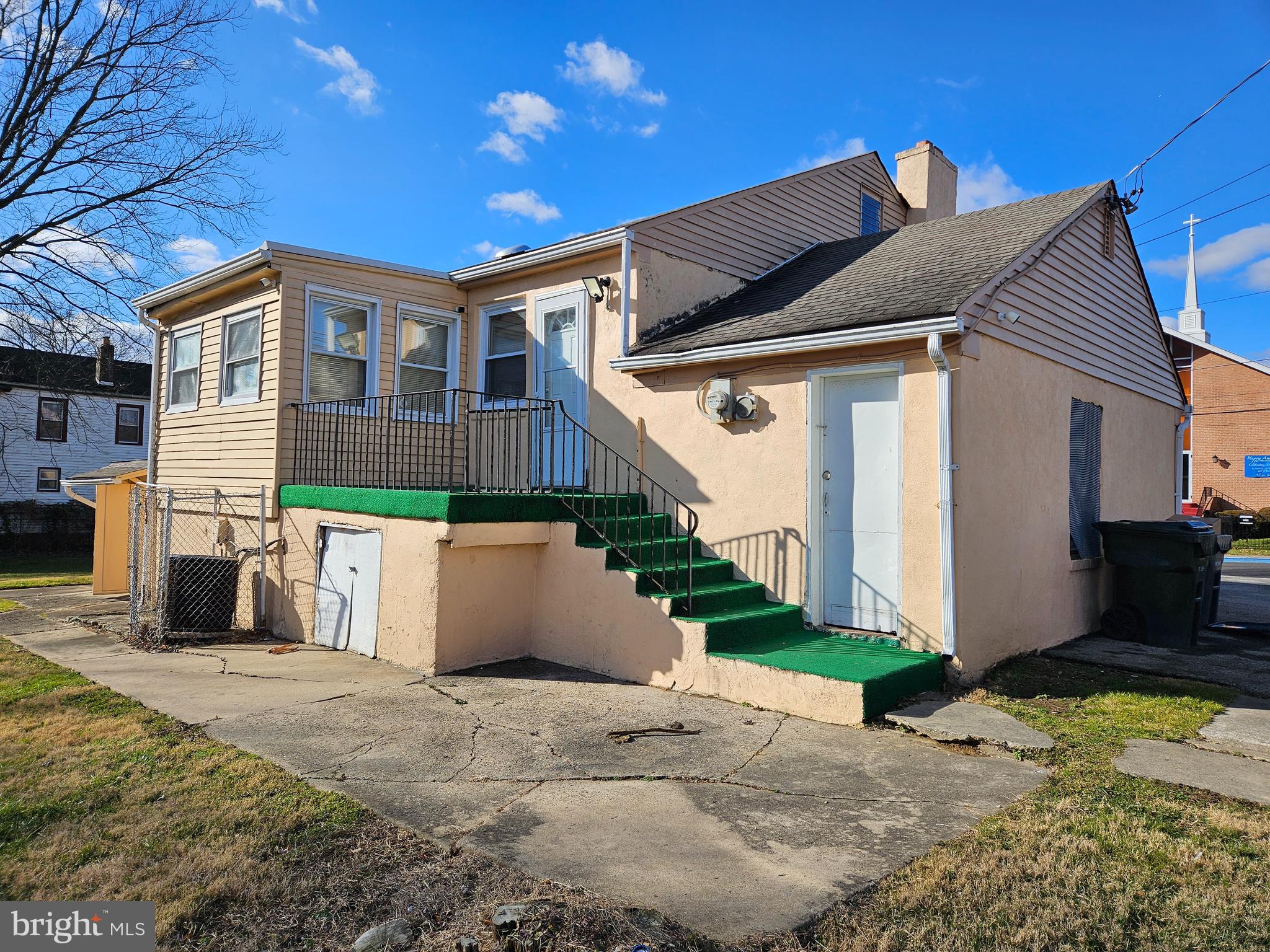 CRESTMONT - Residential Lease