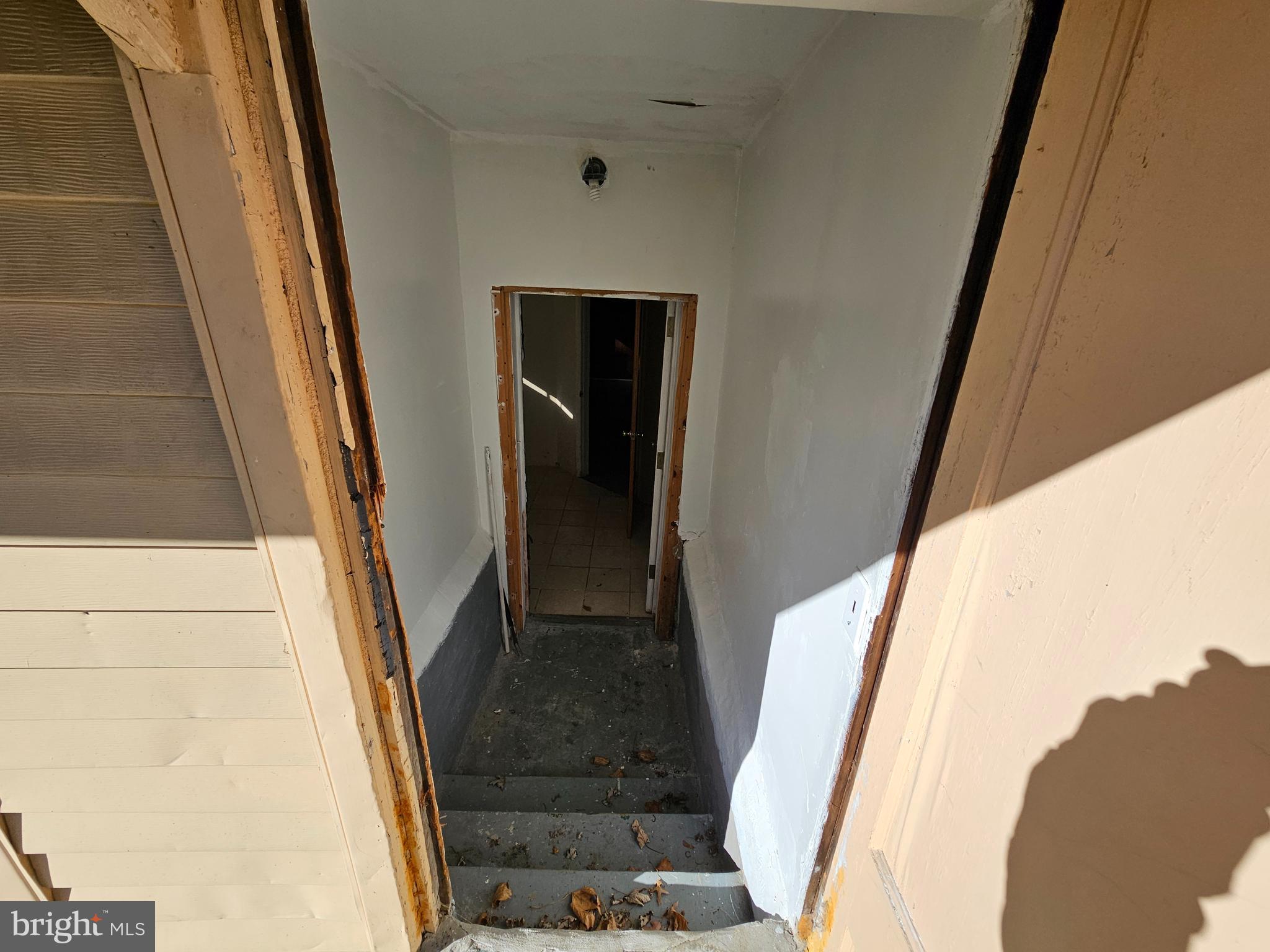 CRESTMONT - Residential Lease