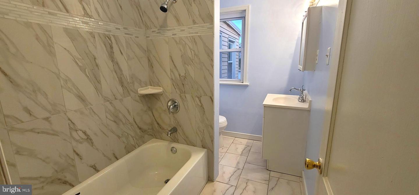 CRESTMONT - Residential Lease