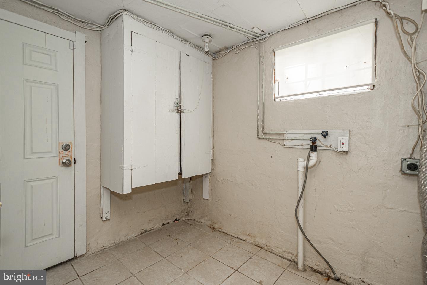 CRESTMONT - Residential Lease