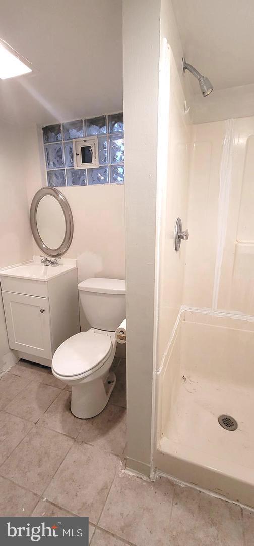 CRESTMONT - Residential Lease