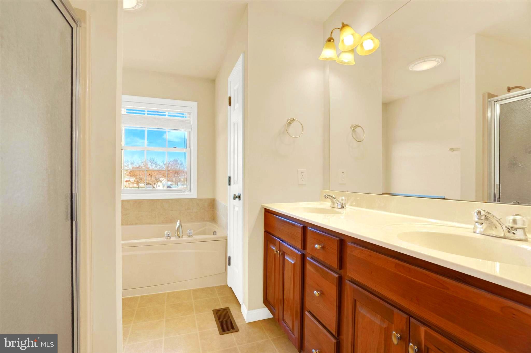 WELLINGTON GREENS - Residential