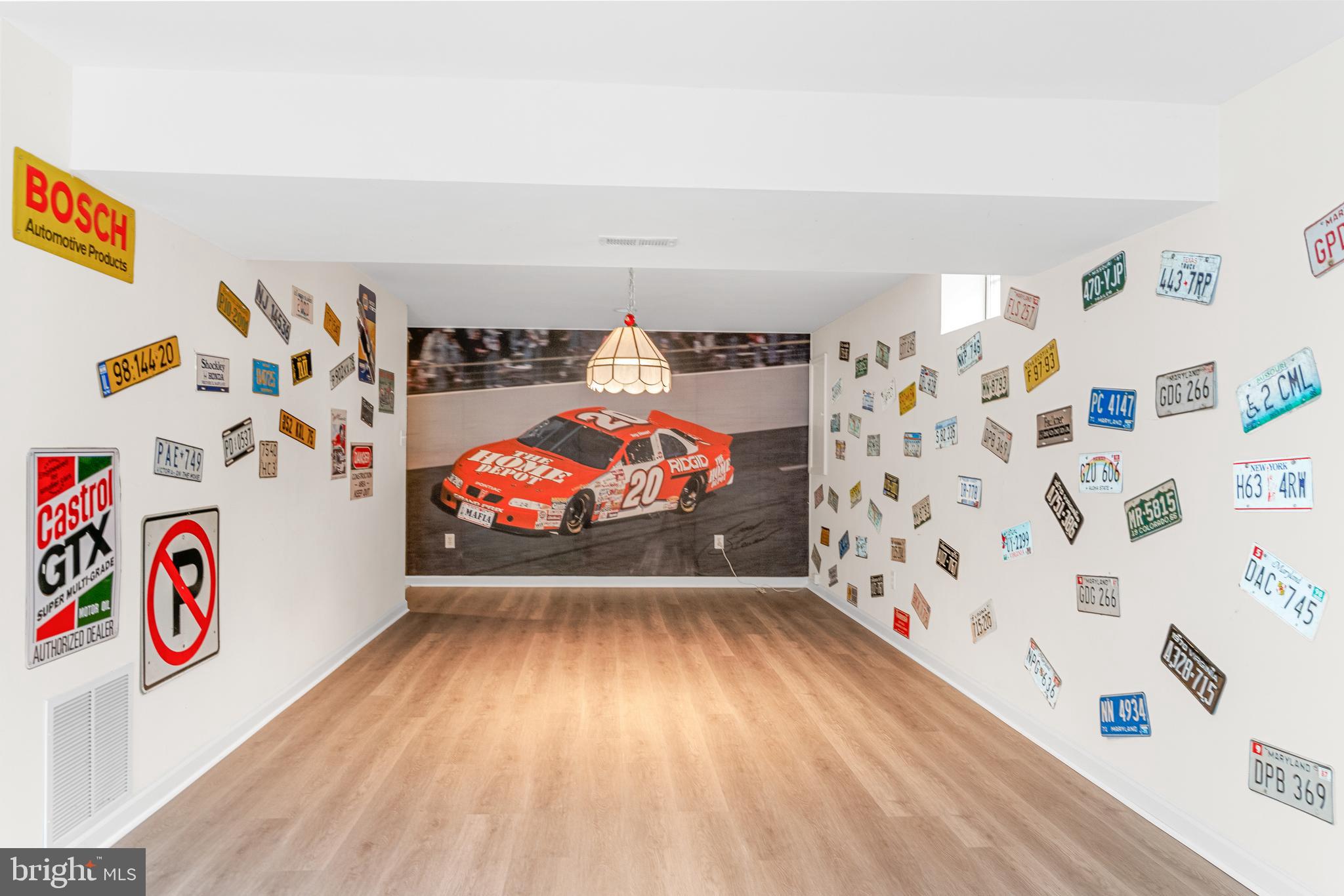 BROOKE MANOR - Residential