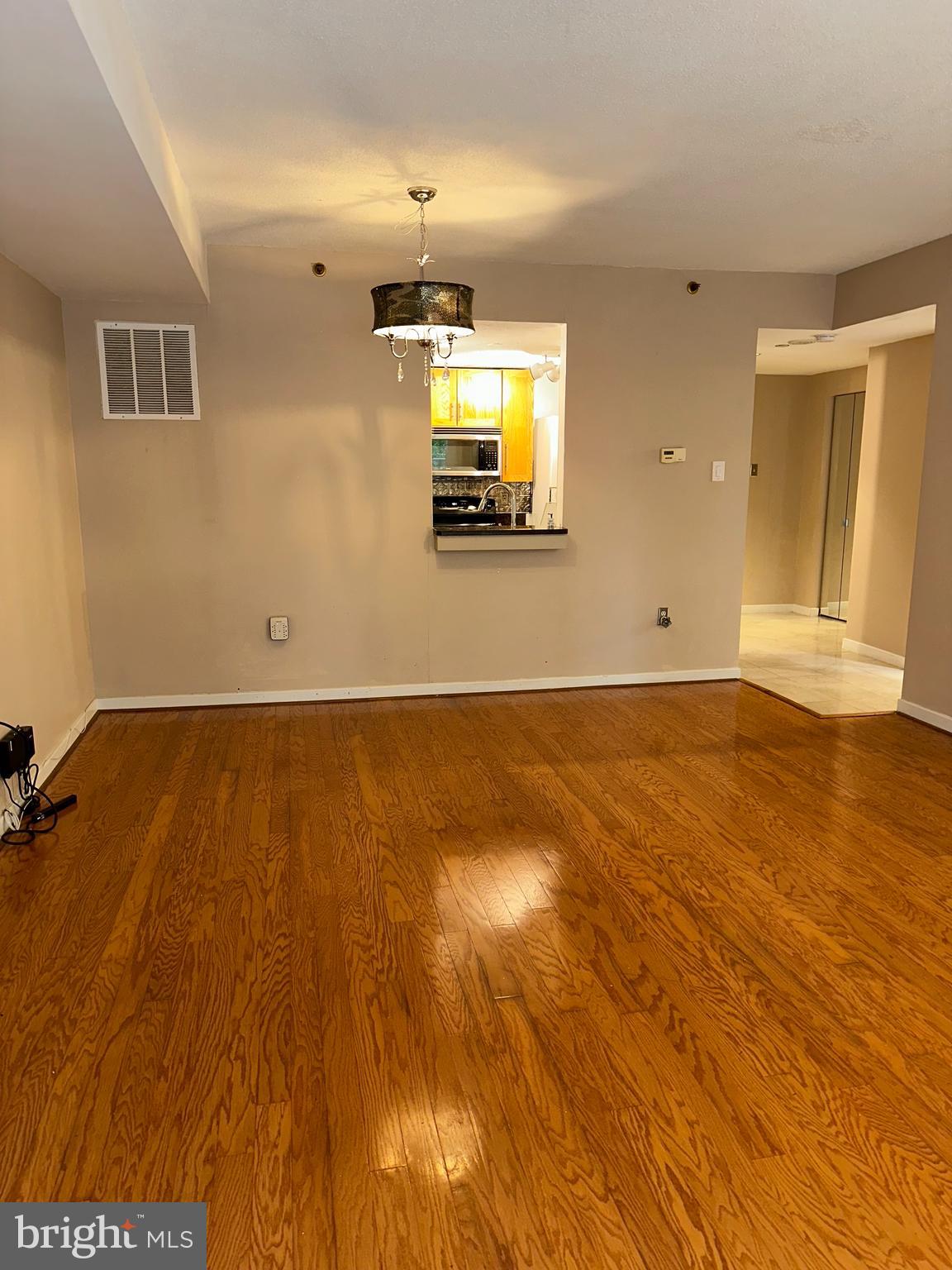 ATRIUM CONDO - Residential Lease