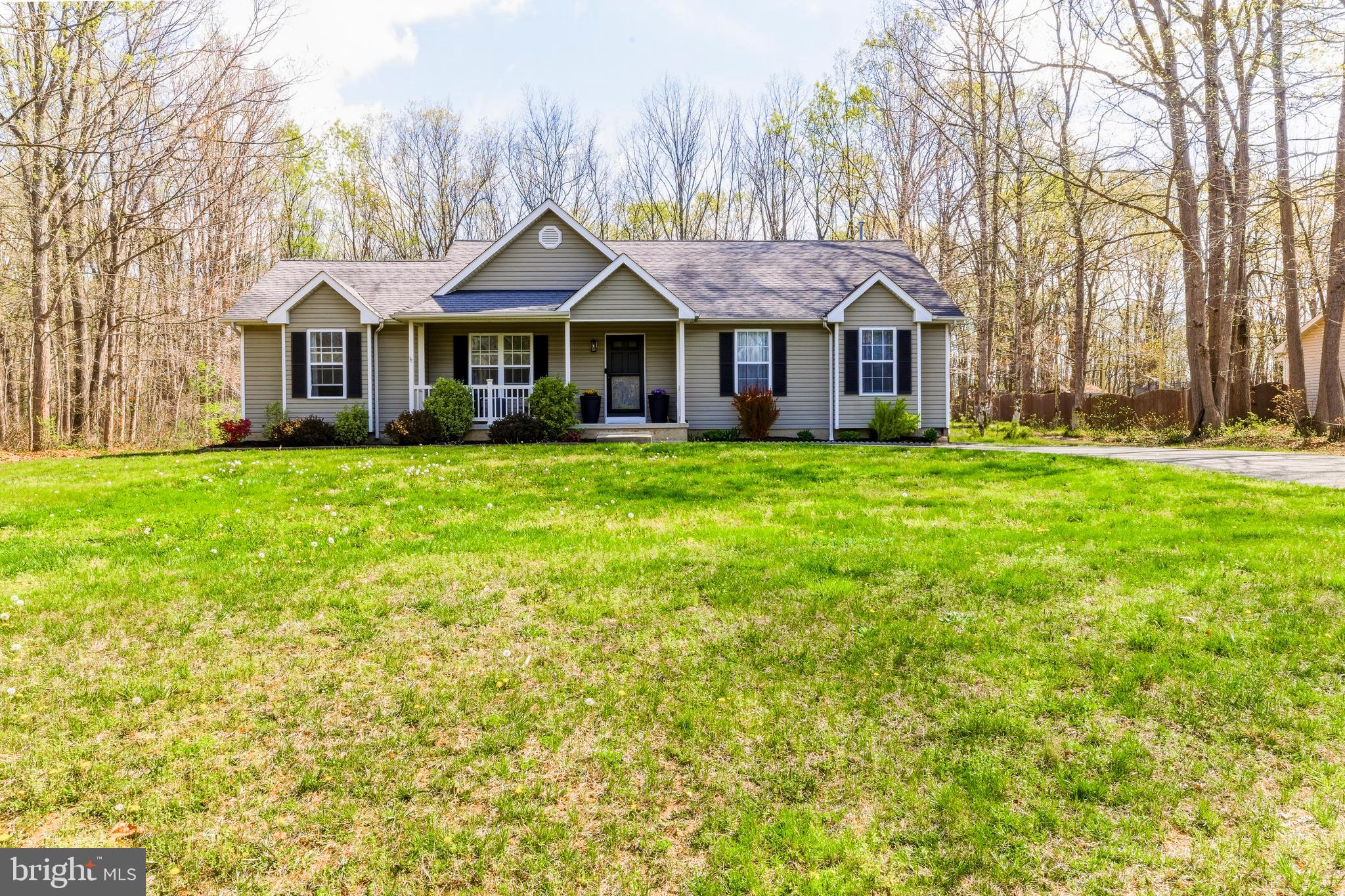 584 LANTERN WAY
