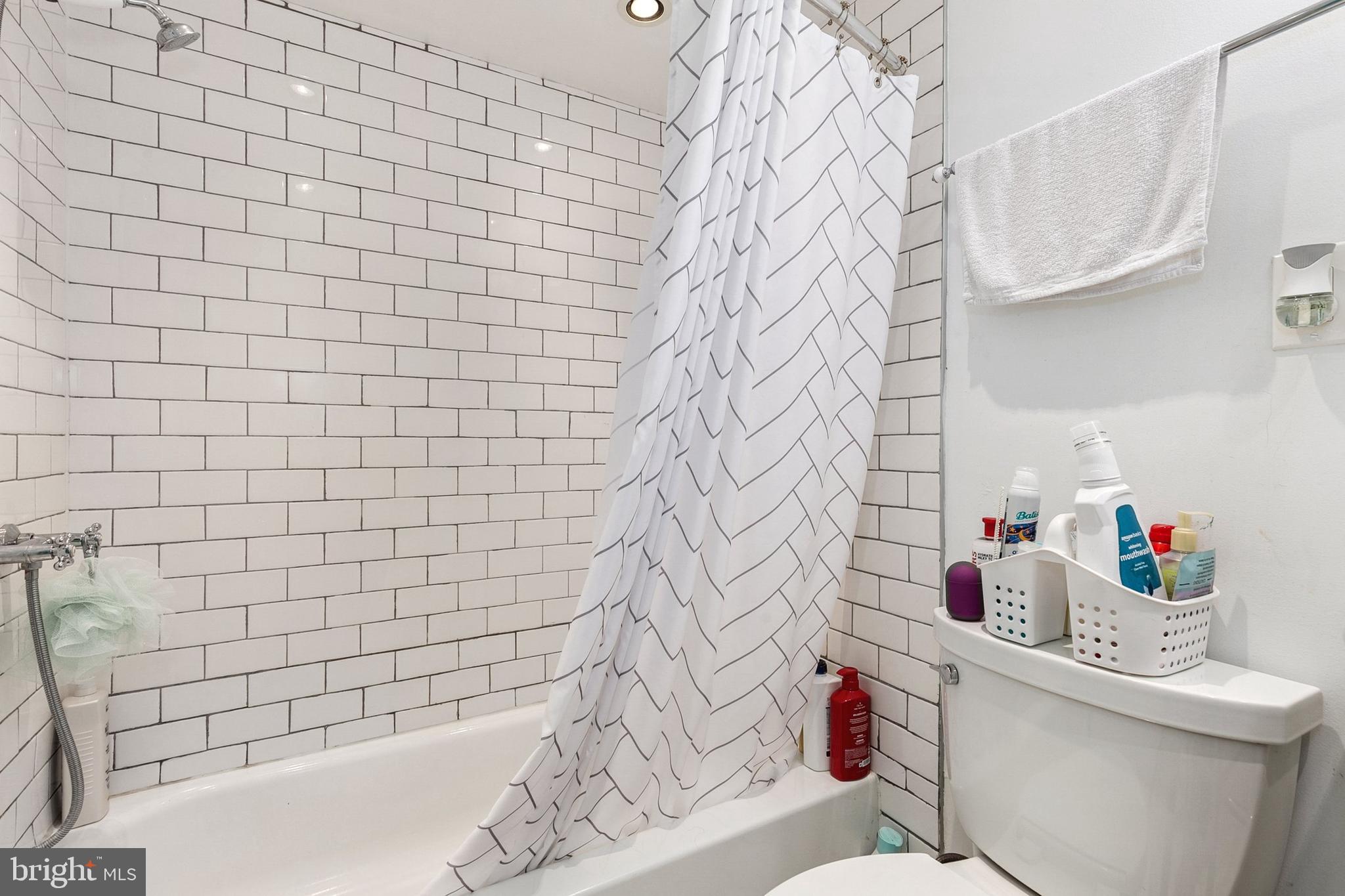 PINEWAY TOWERS - Residential