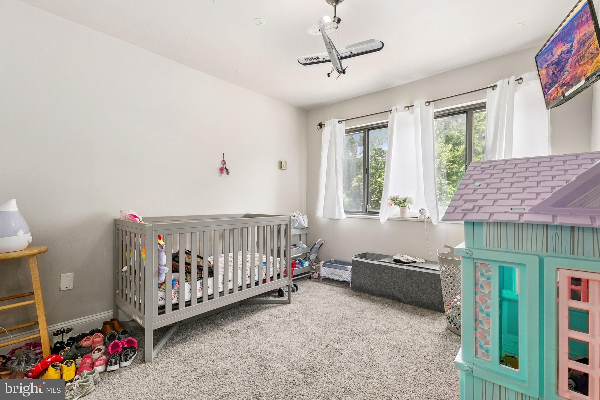 PINEWAY TOWERS - Residential