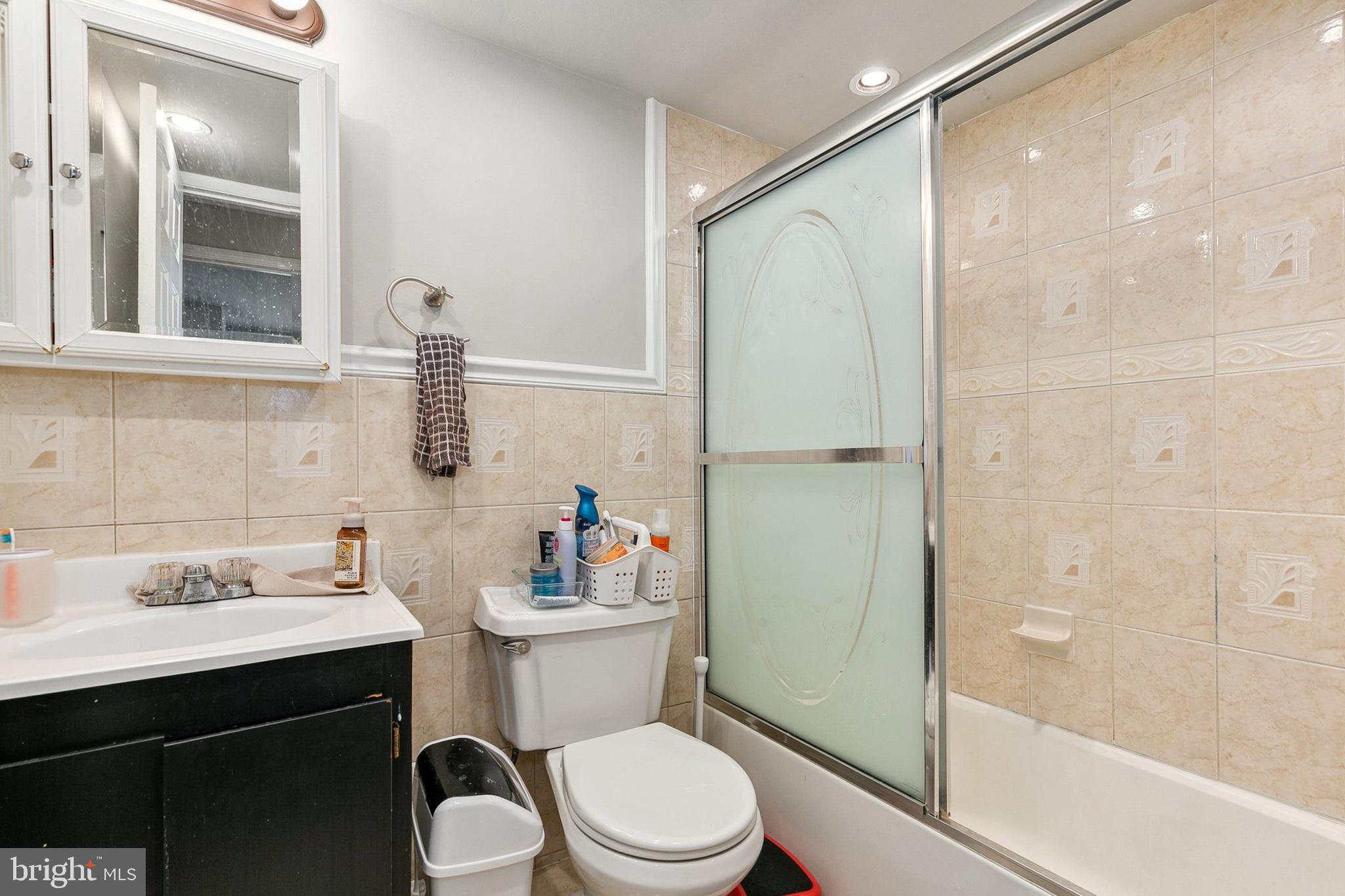 PINEWAY TOWERS - Residential