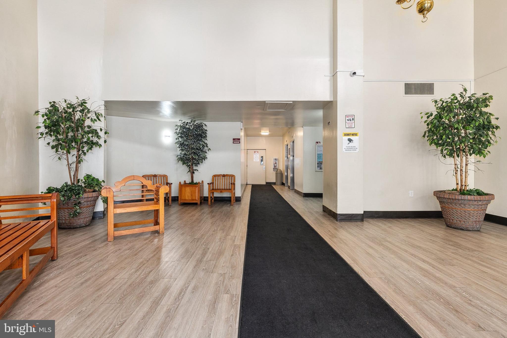 PINEWAY TOWERS - Residential