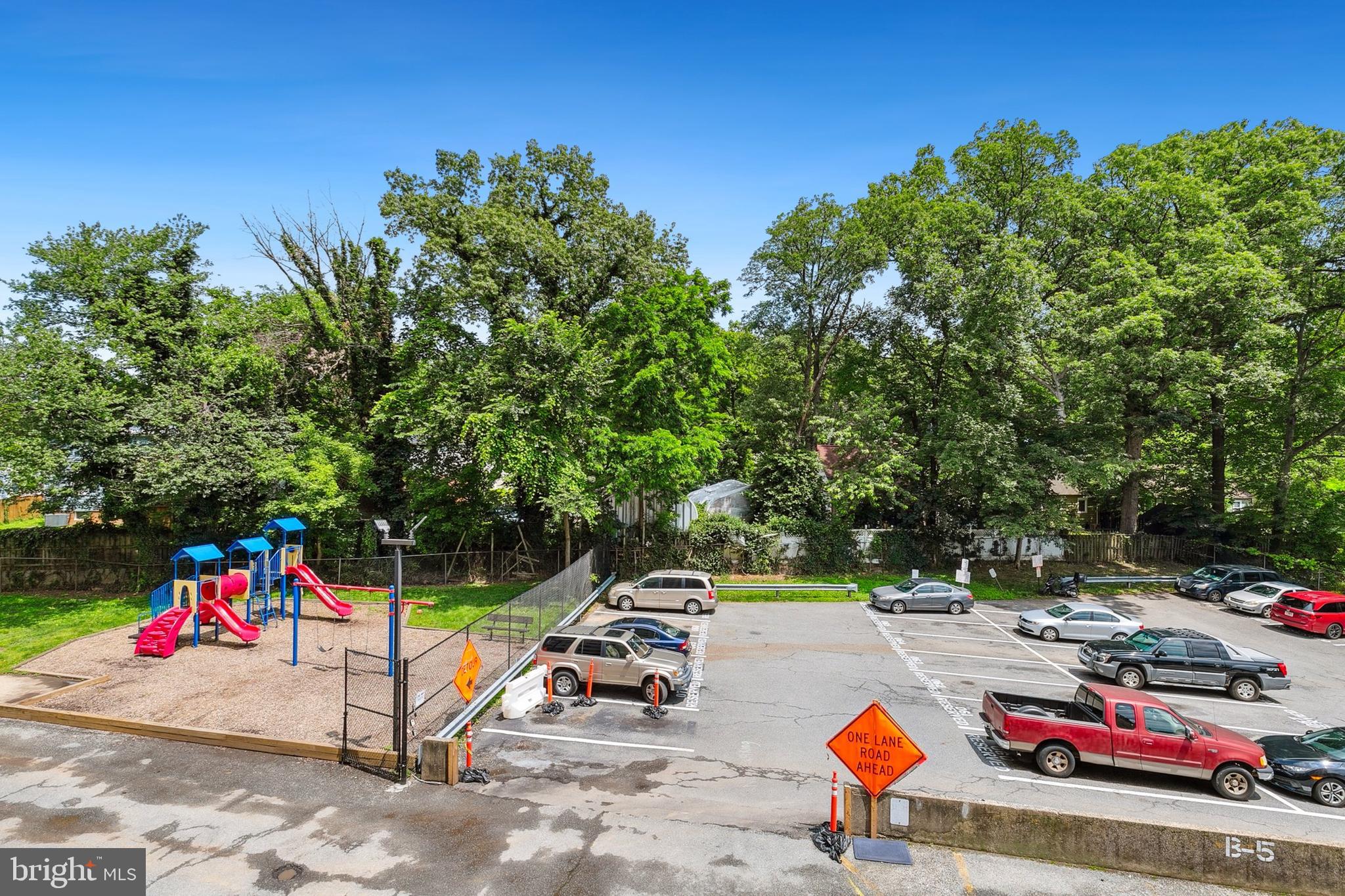 PINEWAY TOWERS - Residential