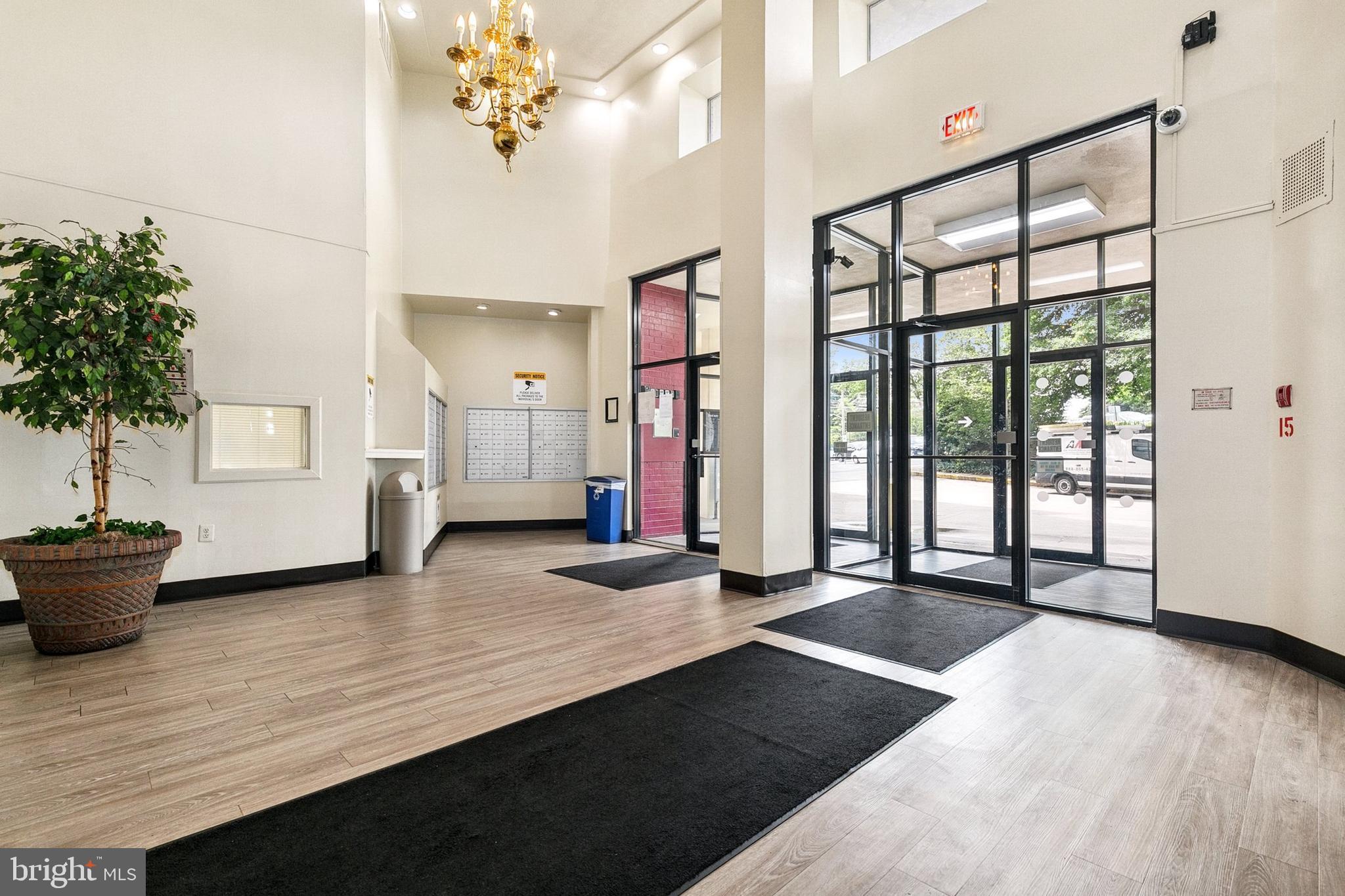 PINEWAY TOWERS - Residential