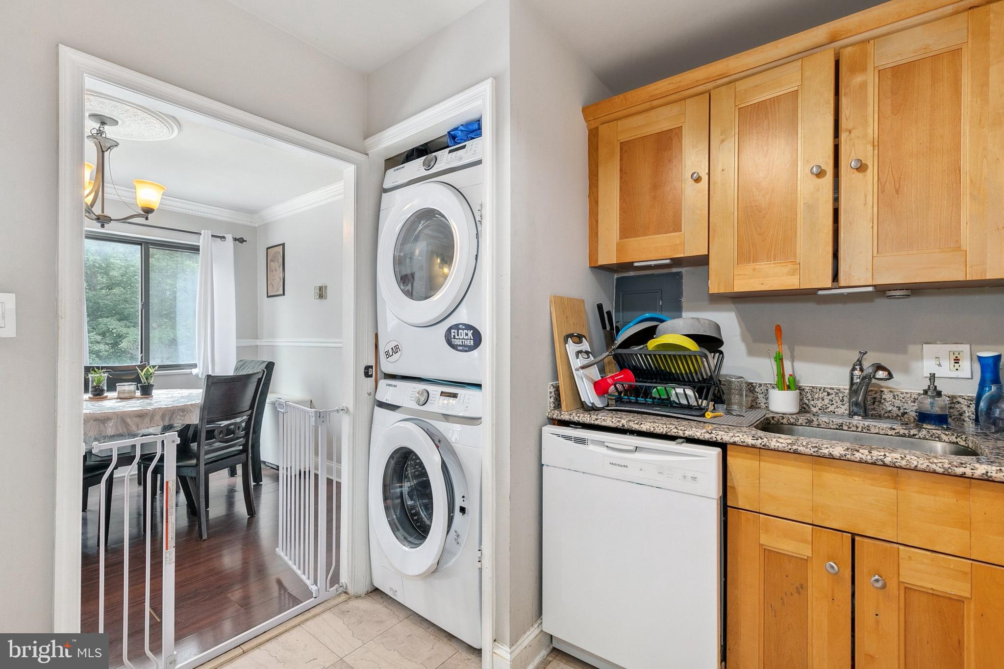 PINEWAY TOWERS - Residential