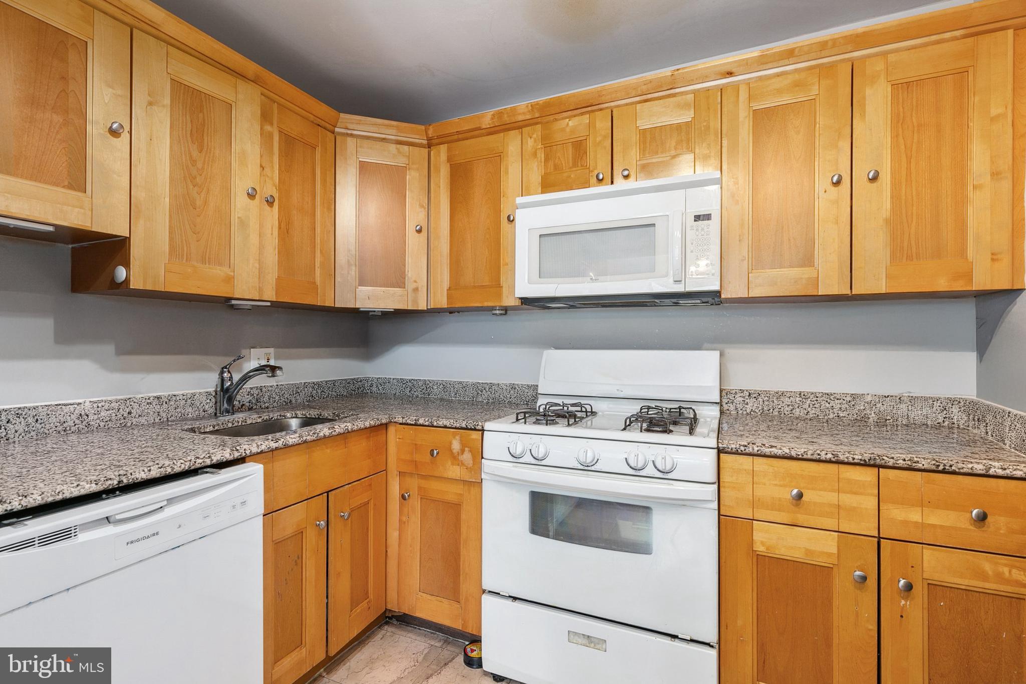 PINEWAY TOWERS - Residential