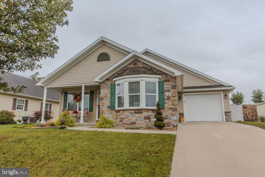 Photo of 39 Colonial Ct, SHIPPENSBURG, PA 17257 (MLS # PACB2047654)