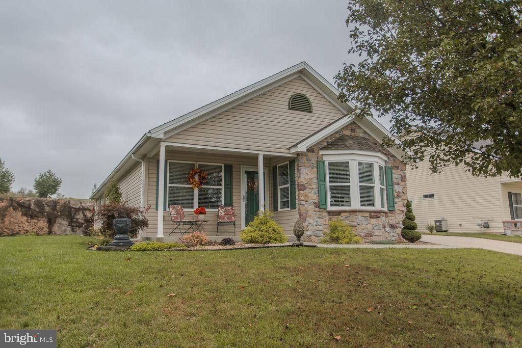 Photo of 39 Colonial Ct, SHIPPENSBURG, PA 17257 (MLS # PACB2047654)