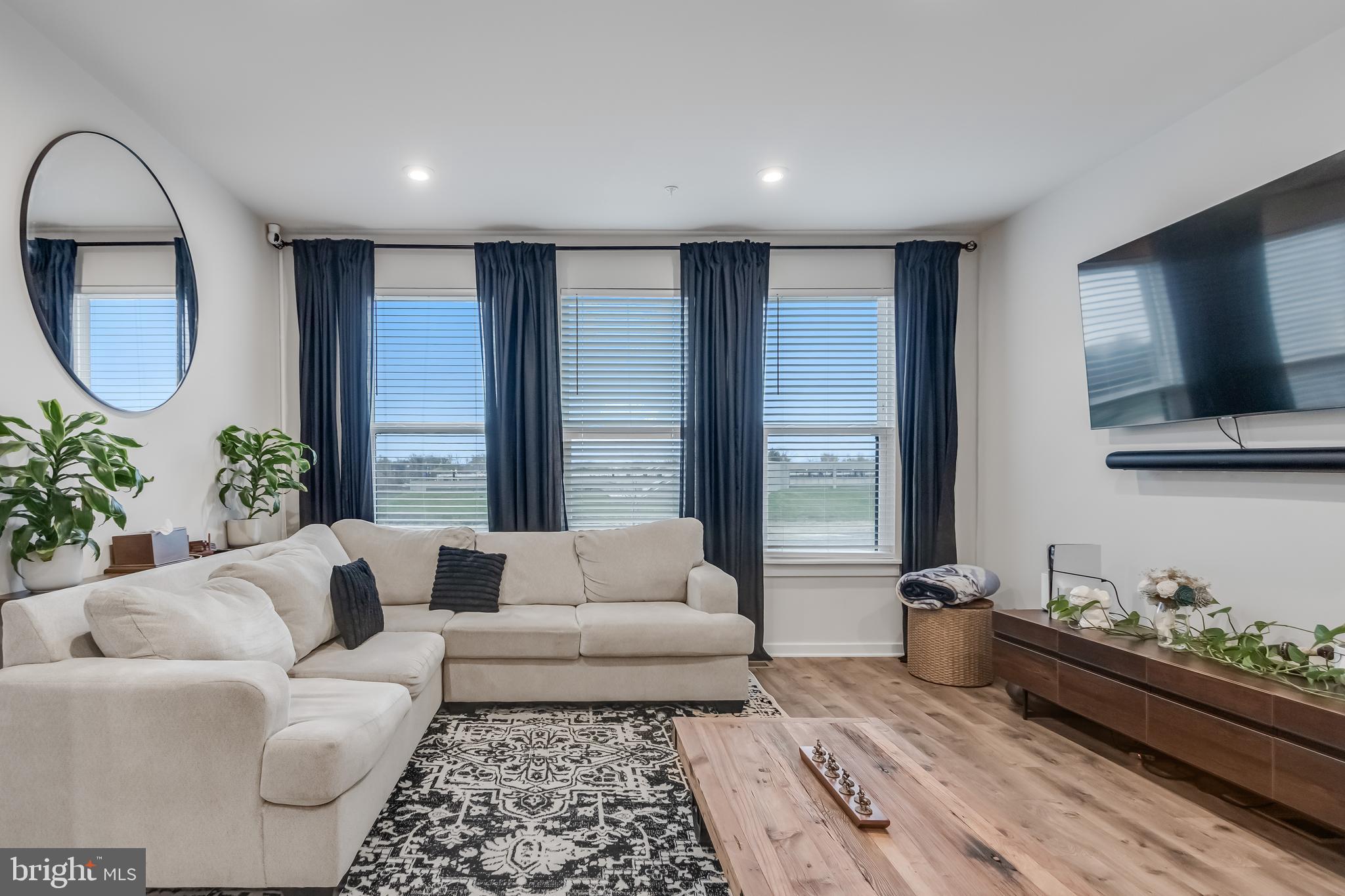 RIVERFRONT - Residential