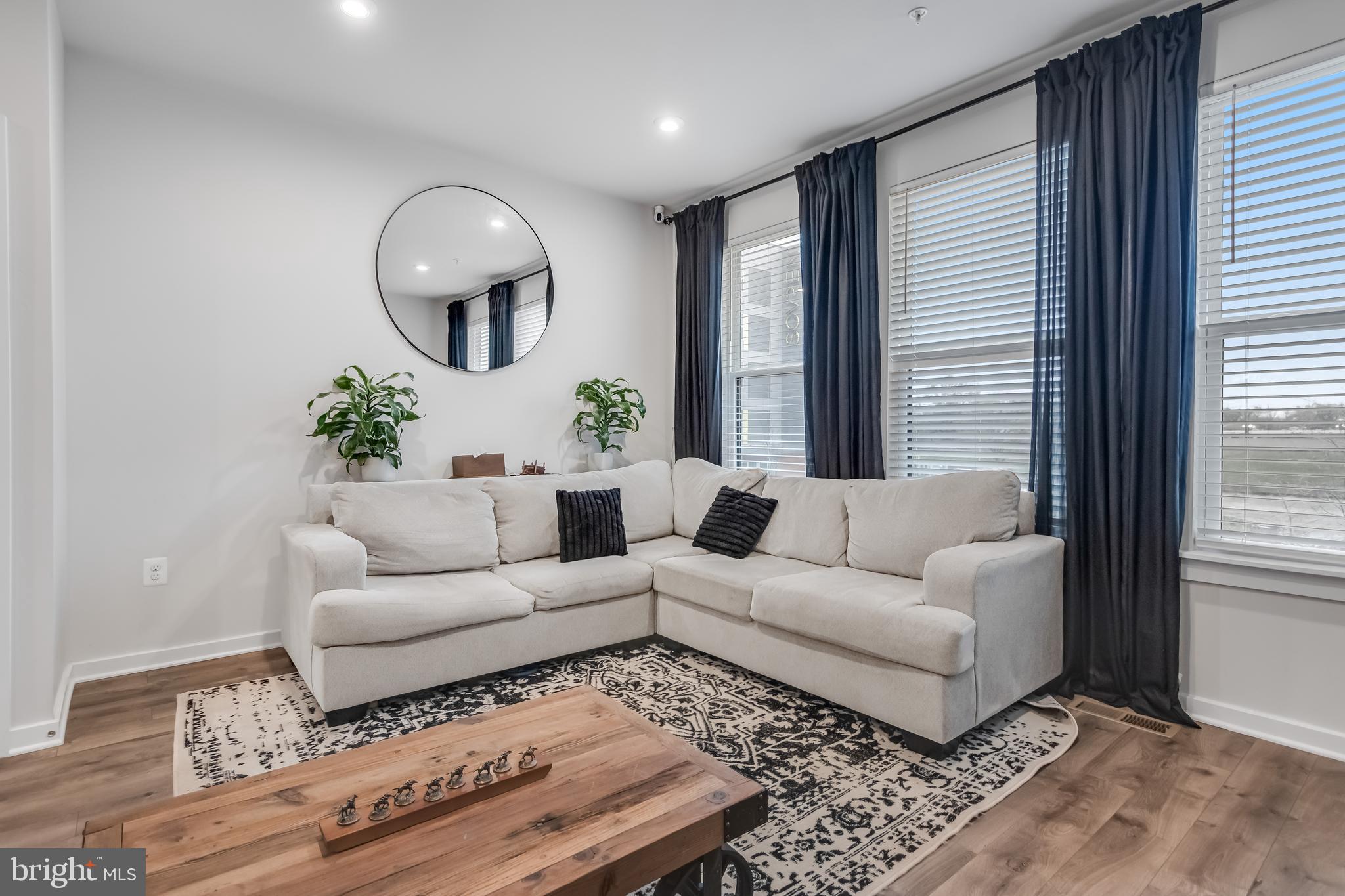 RIVERFRONT - Residential