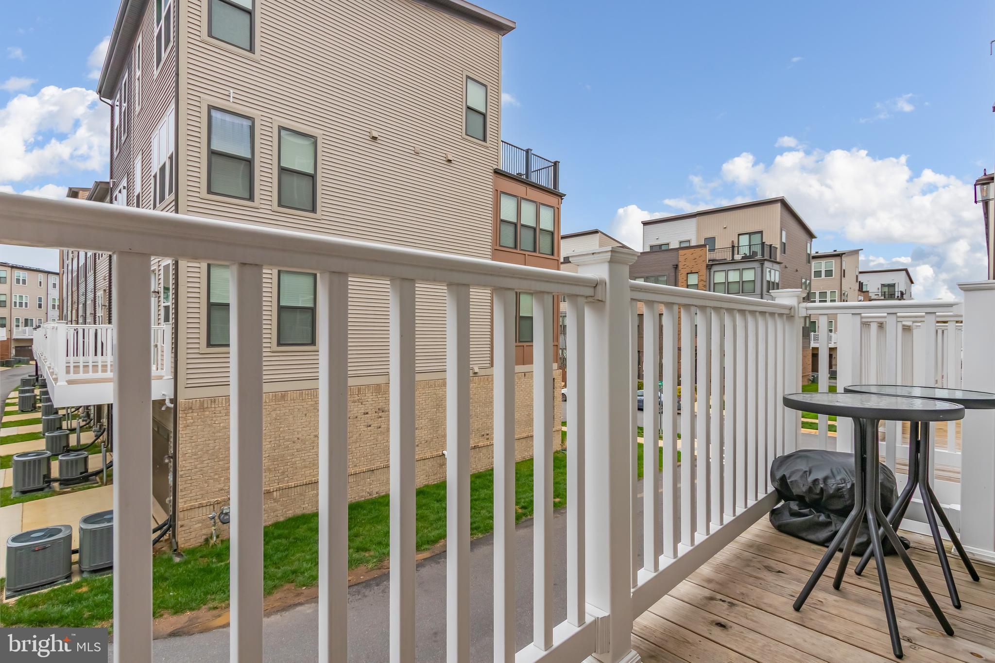 RIVERFRONT - Residential