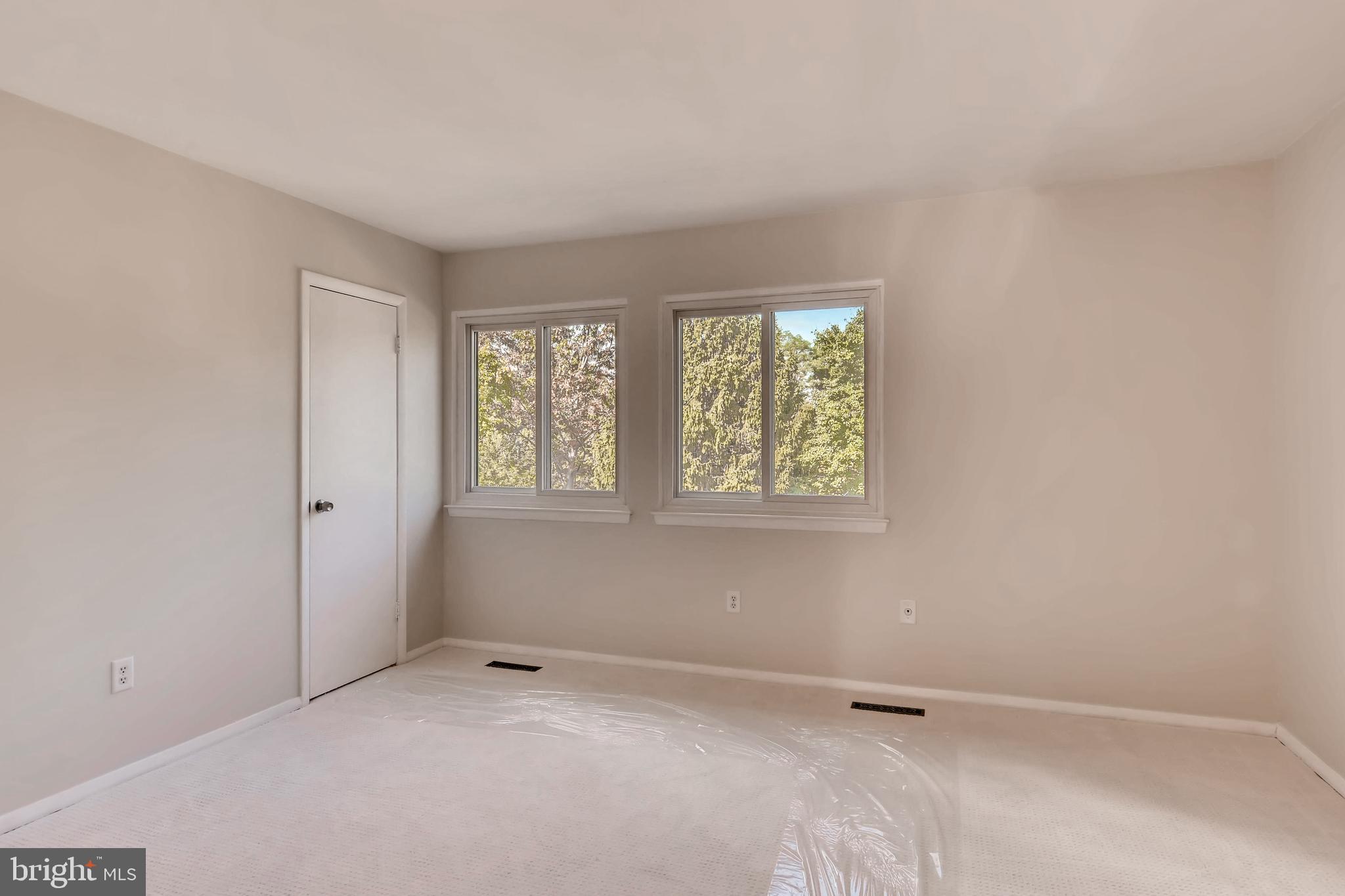 SEVEN COURTS - Residential