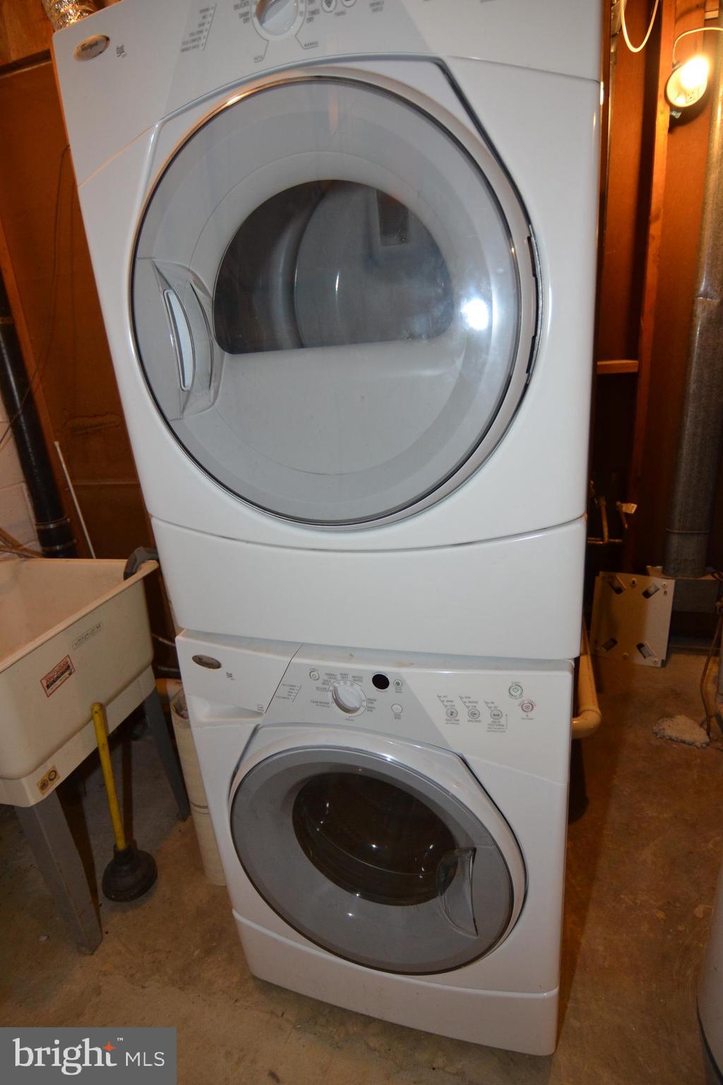 SEVEN COURTS - Residential